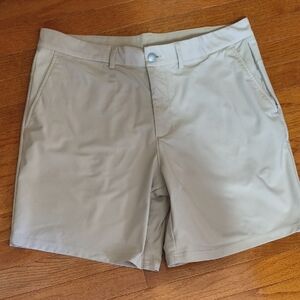 Old Navy Active Tech Hybrid Shorts in Beige